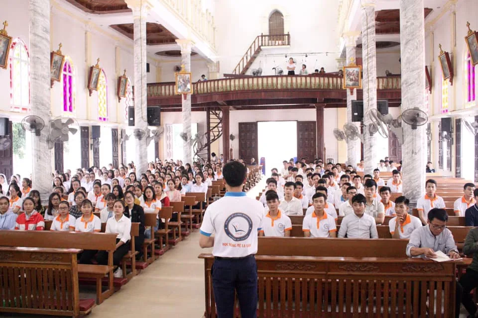 Học bổng Mẹ La Vang cụm Vinh tổ chức chương trình giới thiệu về quỹ học bổng và trao học bổng cho các bạn học bổng viên