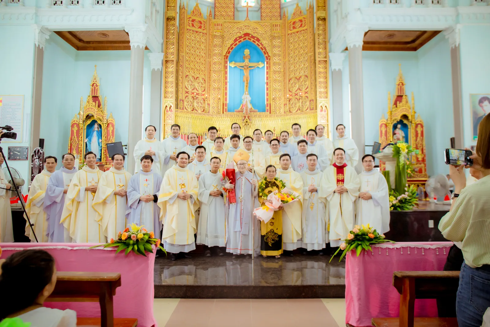 THÁNH LỄ TẠ ƠN LINH MỤC PHÊRÔ NGUYỄN CÔNG - PHÓ CHỦ TỊCH MLV-2011.